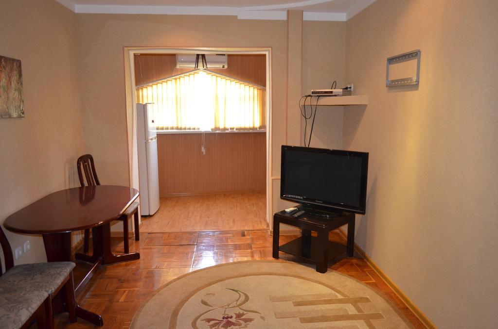 Apartment Near Rtsu Dushanbe Phòng bức ảnh